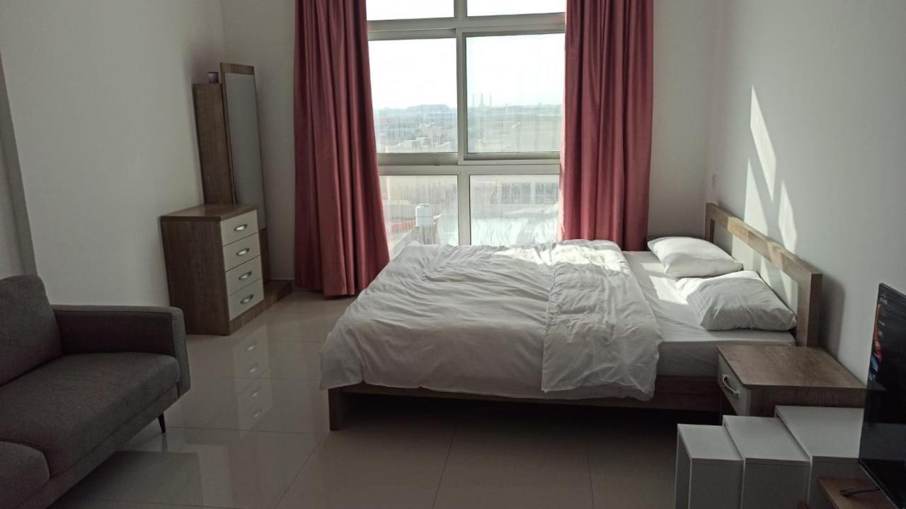 Cozy Rooms And Small Partitions For Men Guests In Dubaï Extérieur photo