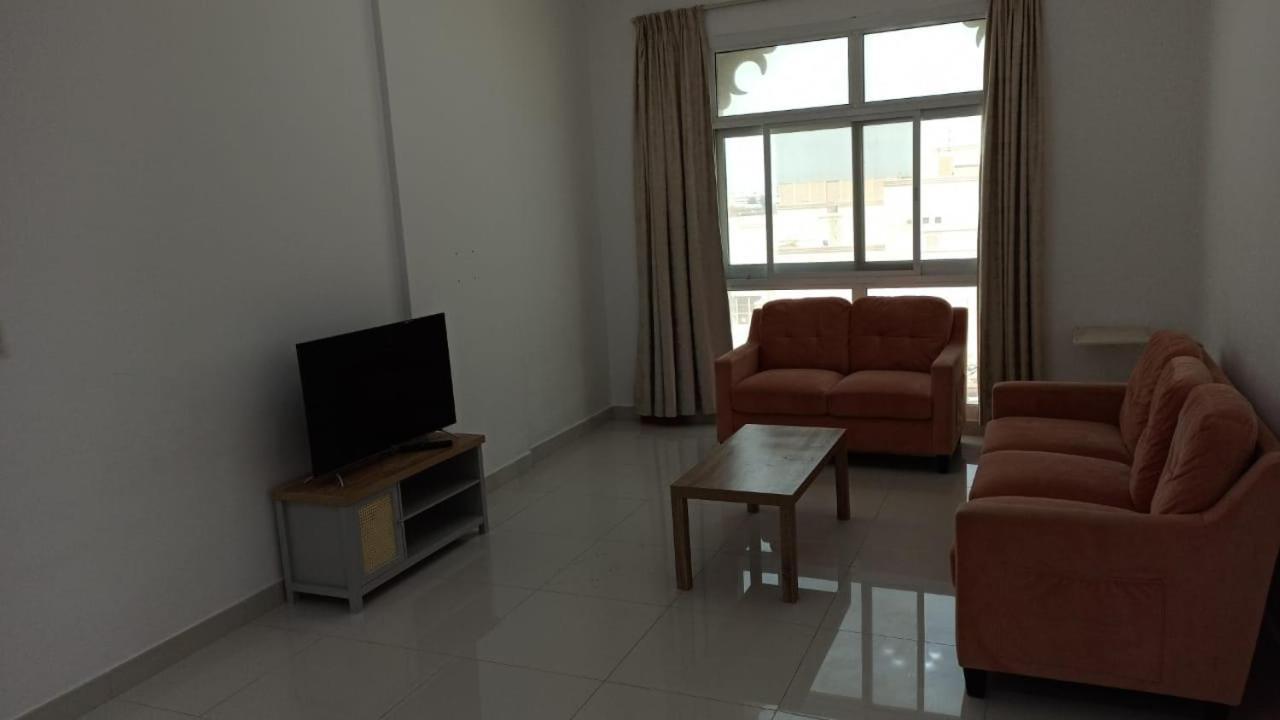 Cozy Rooms And Small Partitions For Men Guests In Dubaï Extérieur photo