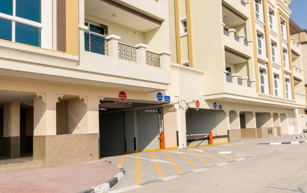 Cozy Rooms And Small Partitions For Men Guests In Dubaï Extérieur photo