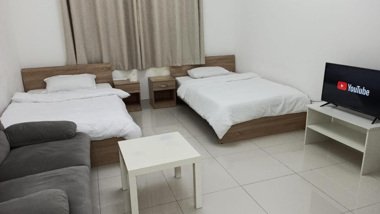 Cozy Rooms And Small Partitions For Men Guests In Dubaï Extérieur photo
