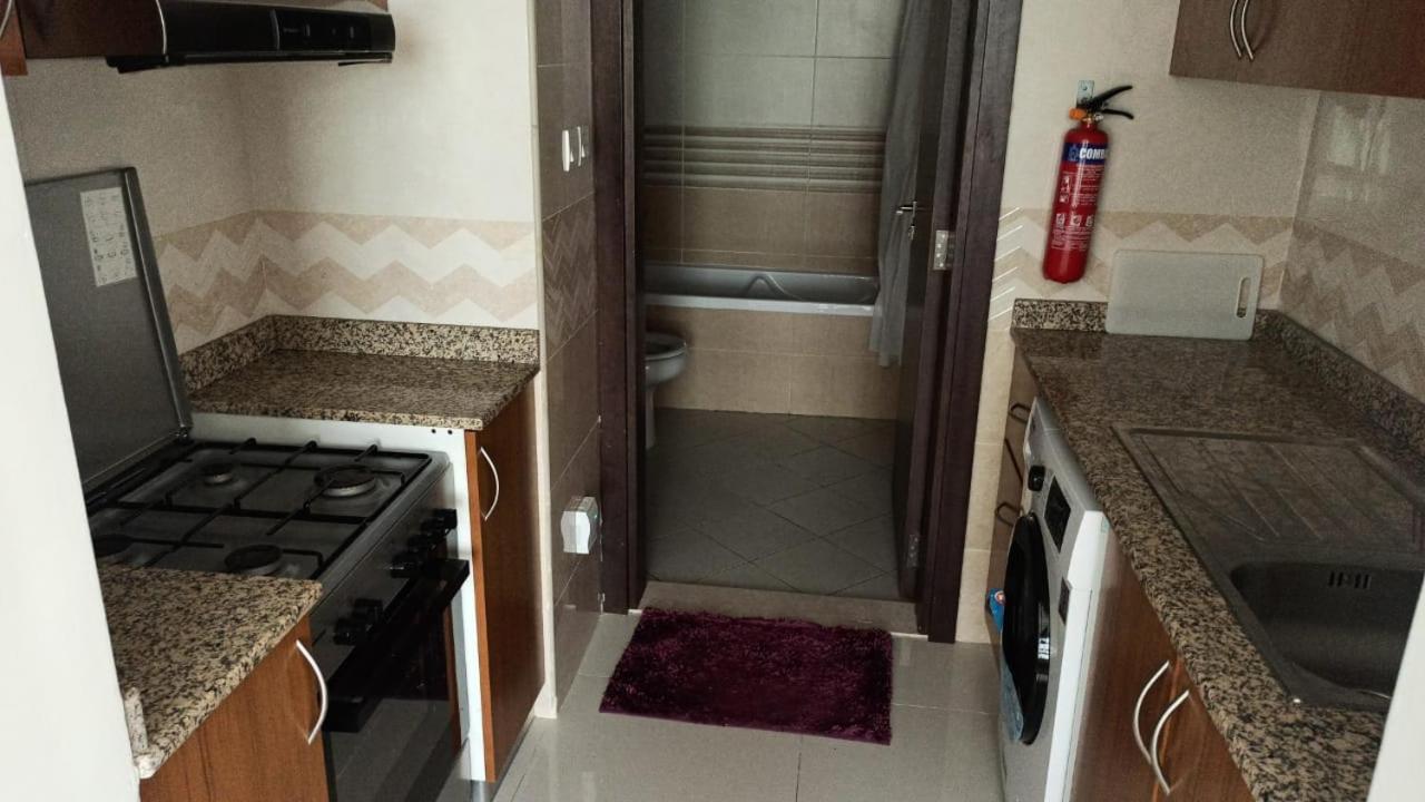 Cozy Rooms And Small Partitions For Men Guests In Dubaï Extérieur photo