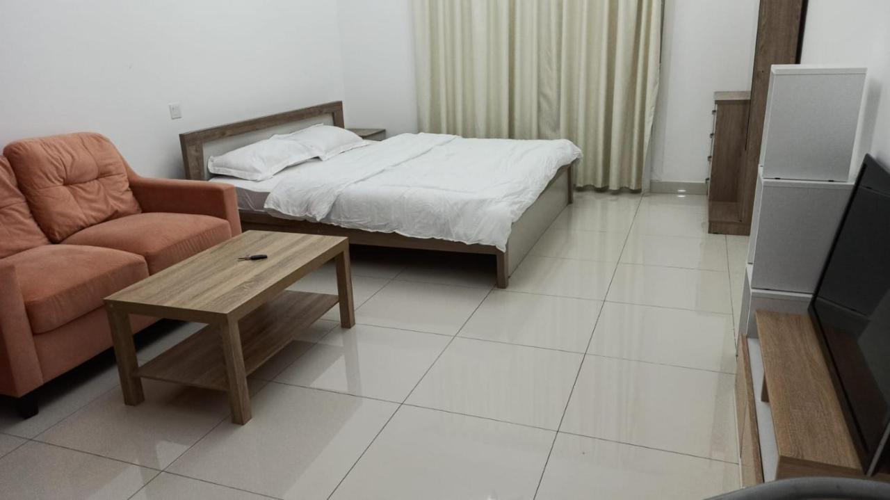 Cozy Rooms And Small Partitions For Men Guests In Dubaï Extérieur photo