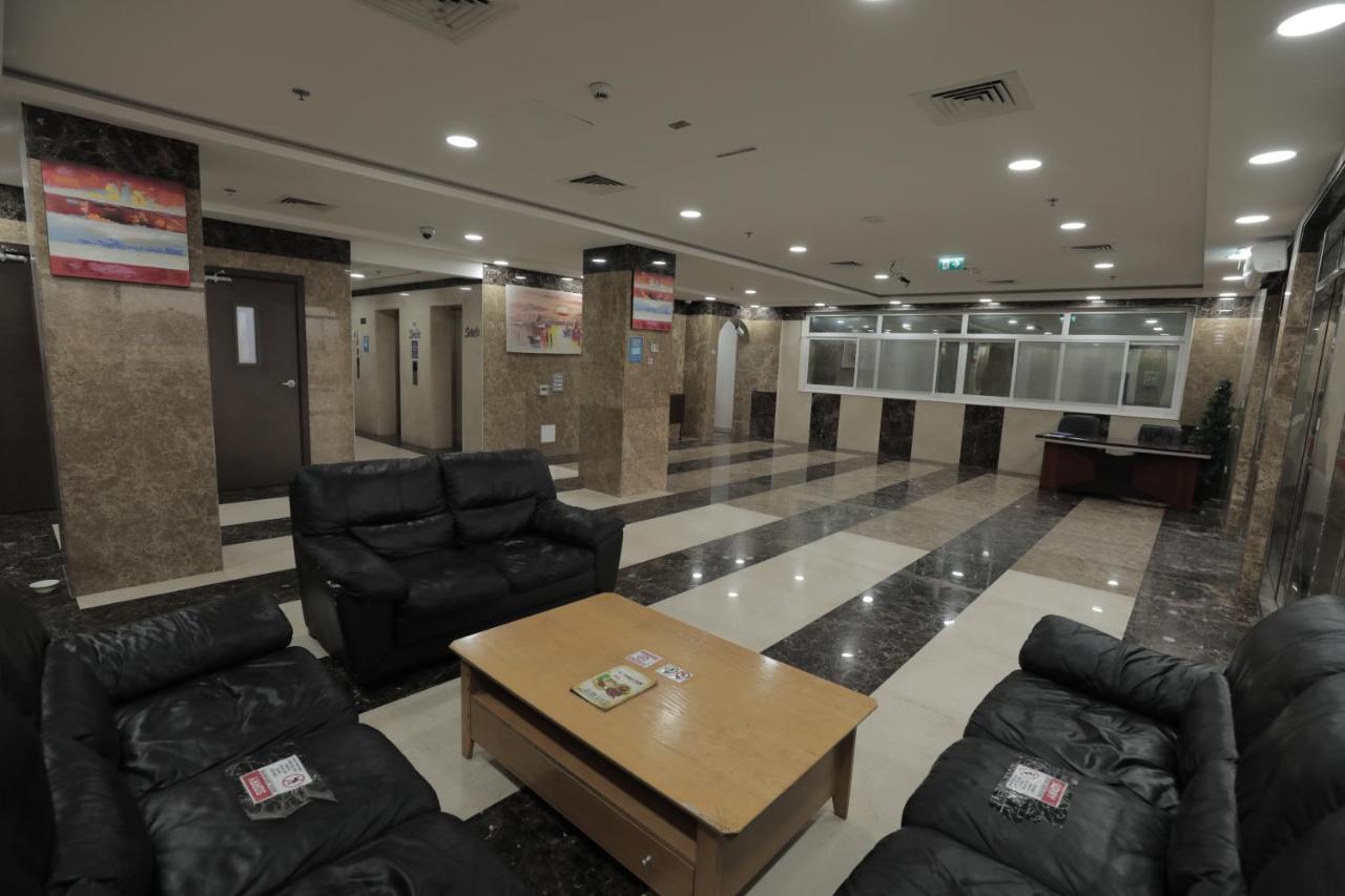 Cozy Rooms And Small Partitions For Men Guests In Dubaï Extérieur photo