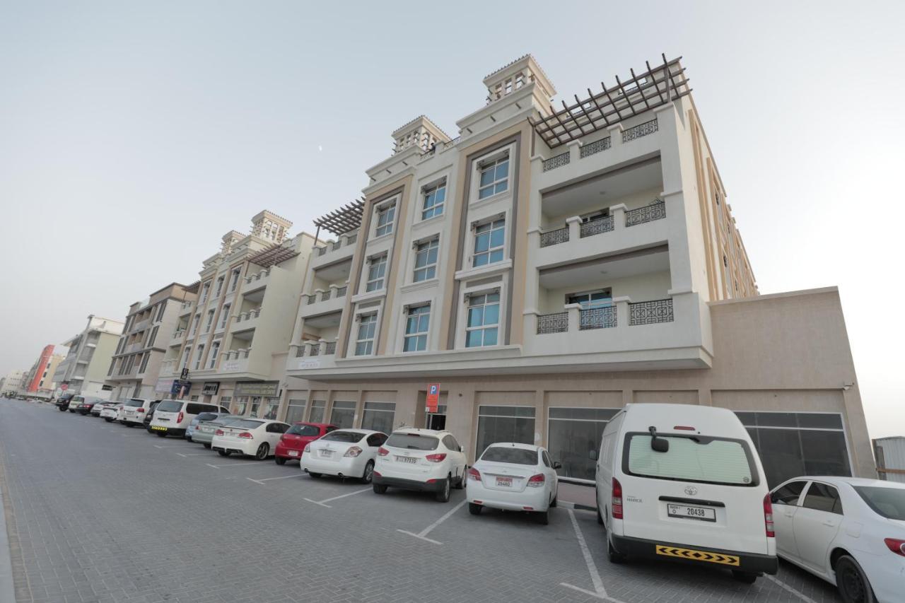 Cozy Rooms And Small Partitions For Men Guests In Dubaï Extérieur photo