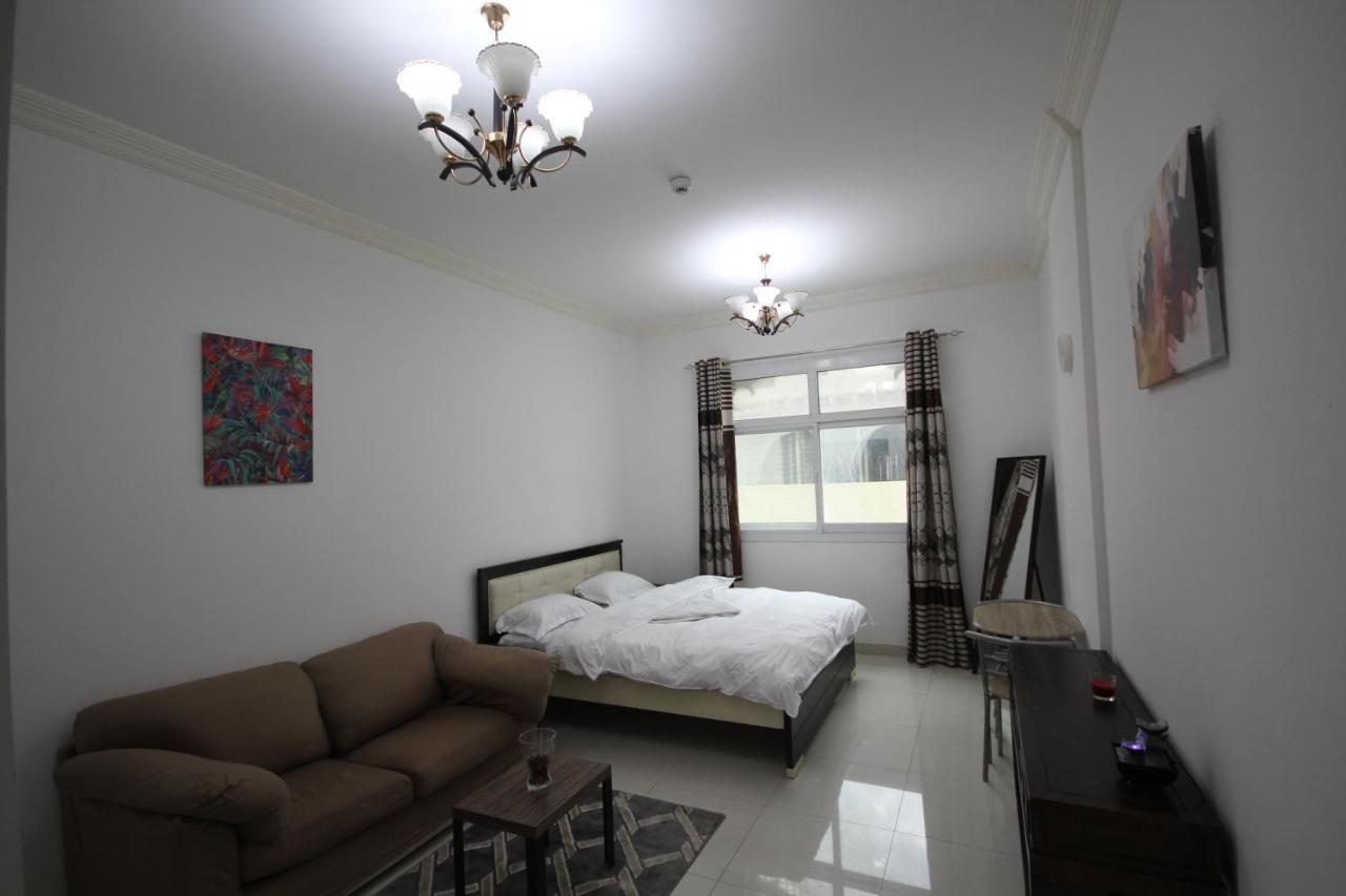 Cozy Rooms And Small Partitions For Men Guests In Dubaï Extérieur photo