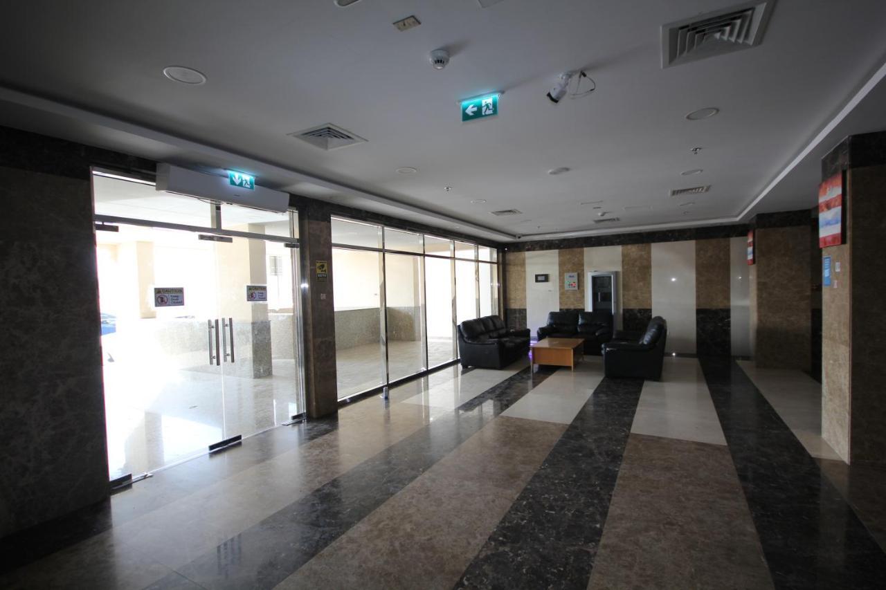 Cozy Rooms And Small Partitions For Men Guests In Dubaï Extérieur photo