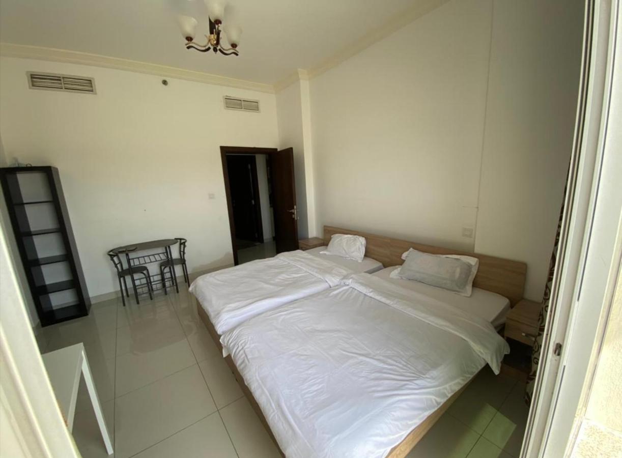 Cozy Rooms And Small Partitions For Men Guests In Dubaï Extérieur photo