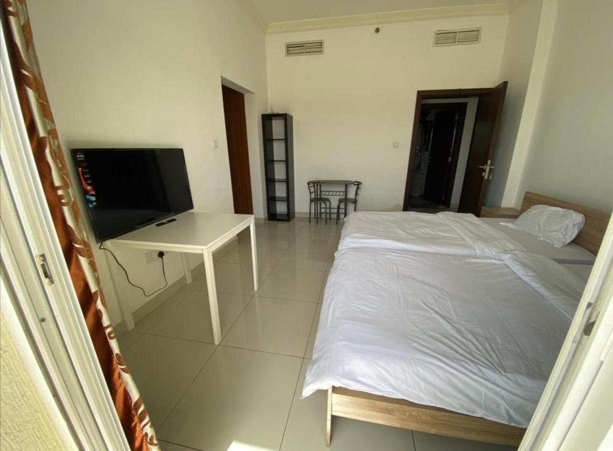 Cozy Rooms And Small Partitions For Men Guests In Dubaï Extérieur photo
