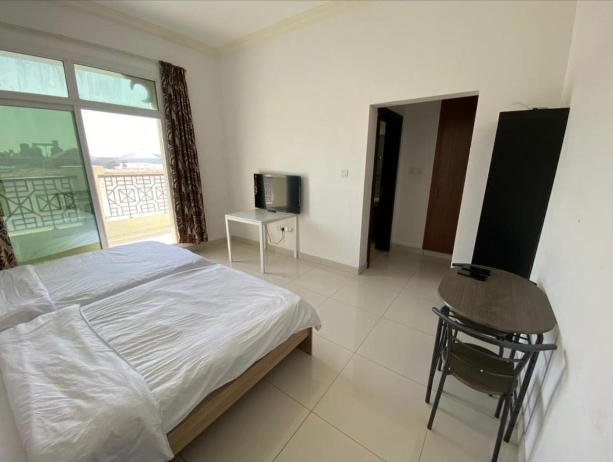 Cozy Rooms And Small Partitions For Men Guests In Dubaï Extérieur photo