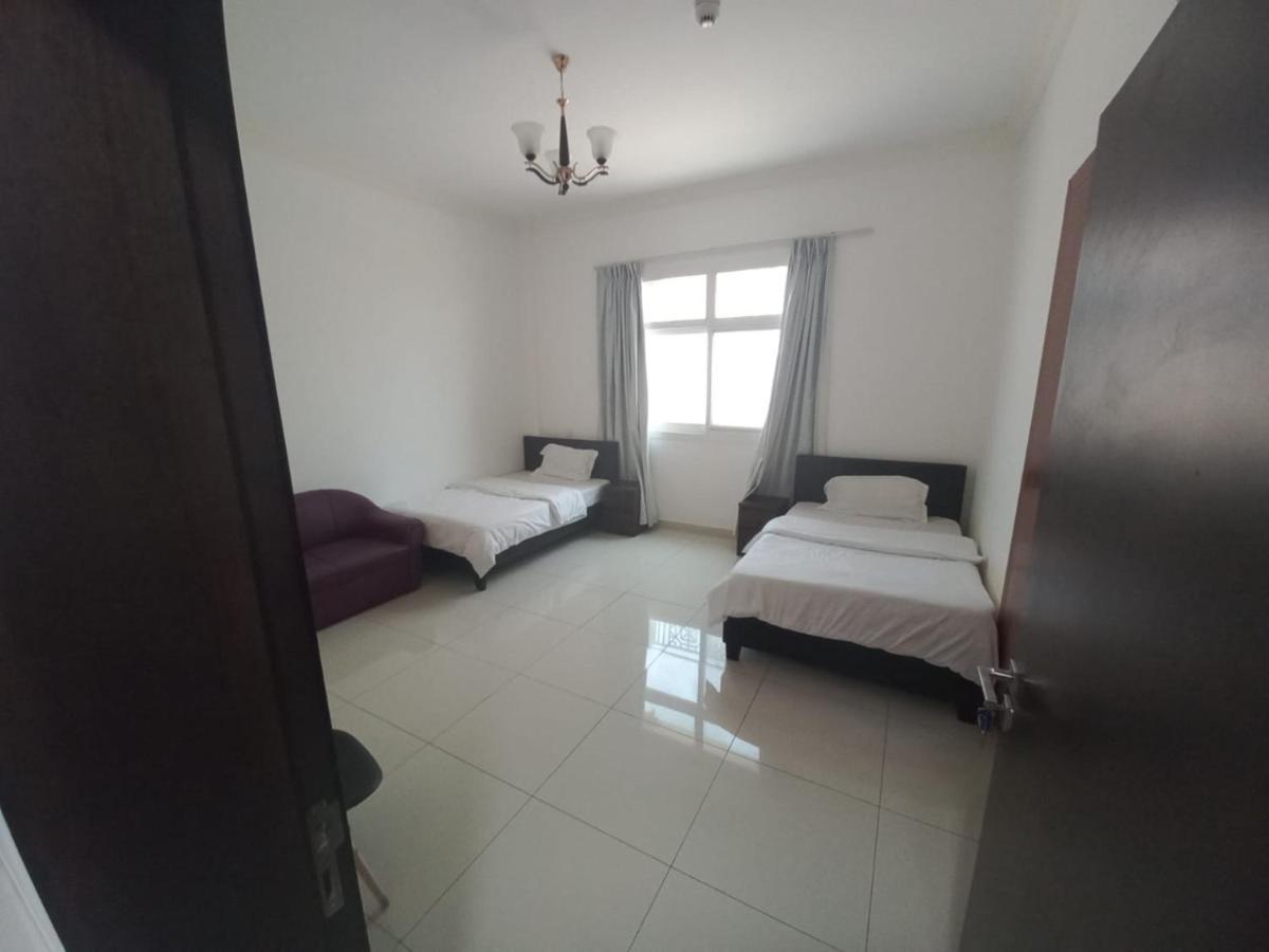 Cozy Rooms And Small Partitions For Men Guests In Dubaï Extérieur photo