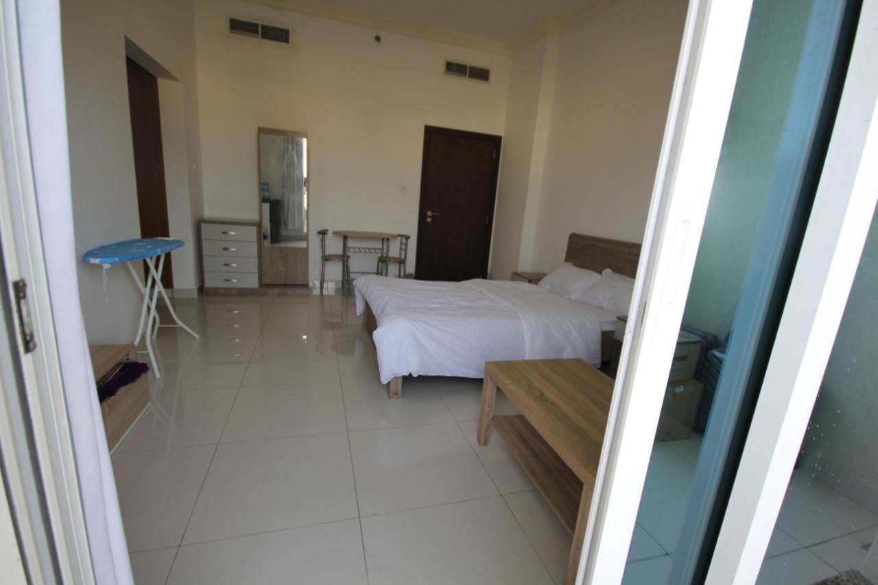 Cozy Rooms And Small Partitions For Men Guests In Dubaï Extérieur photo