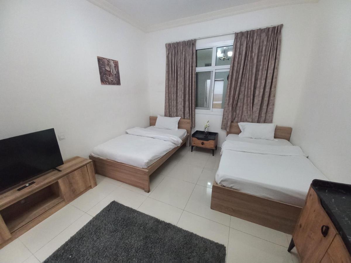 Cozy Rooms And Small Partitions For Men Guests In Dubaï Extérieur photo