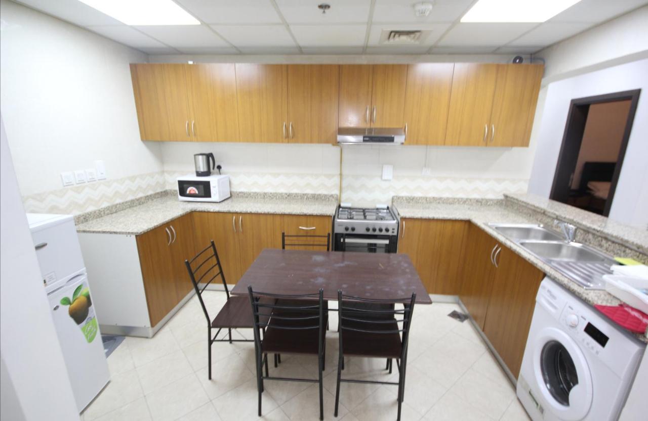 Cozy Rooms And Small Partitions For Men Guests In Dubaï Extérieur photo