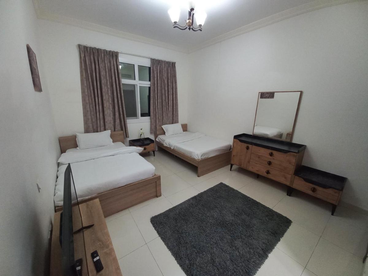 Cozy Rooms And Small Partitions For Men Guests In Dubaï Extérieur photo