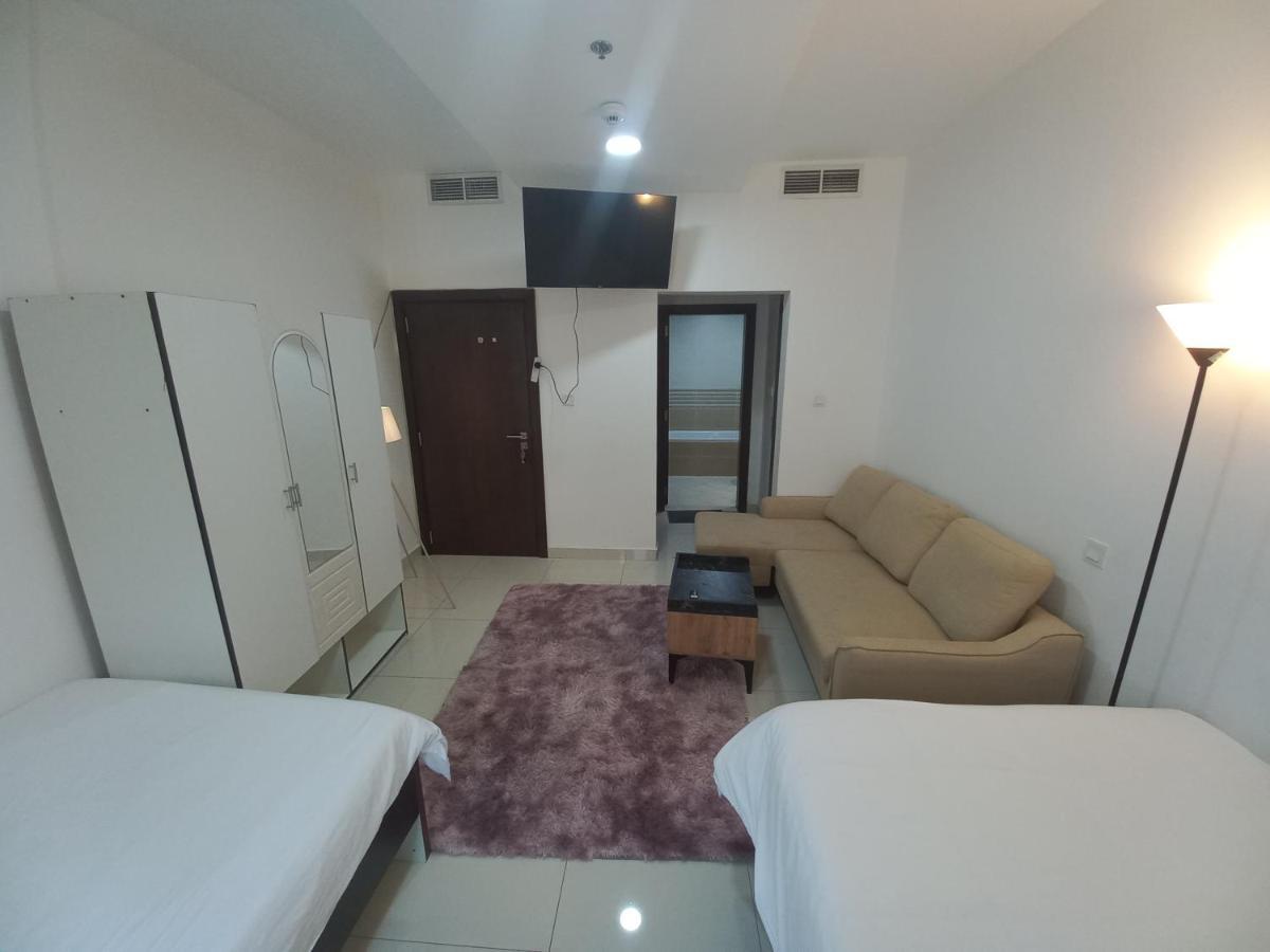 Cozy Rooms And Small Partitions For Men Guests In Dubaï Extérieur photo