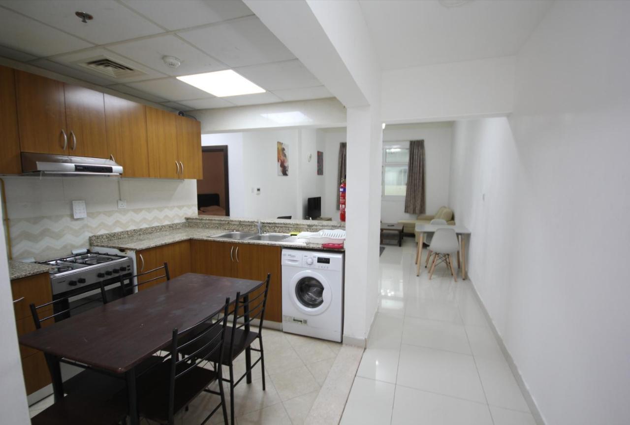 Cozy Rooms And Small Partitions For Men Guests In Dubaï Extérieur photo