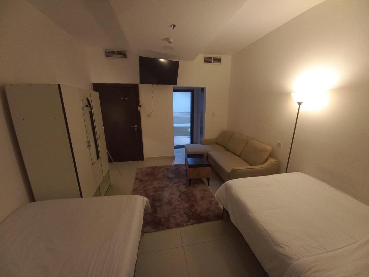 Cozy Rooms And Small Partitions For Men Guests In Dubaï Extérieur photo