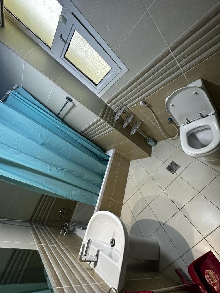 Cozy Rooms And Small Partitions For Men Guests In Dubaï Extérieur photo