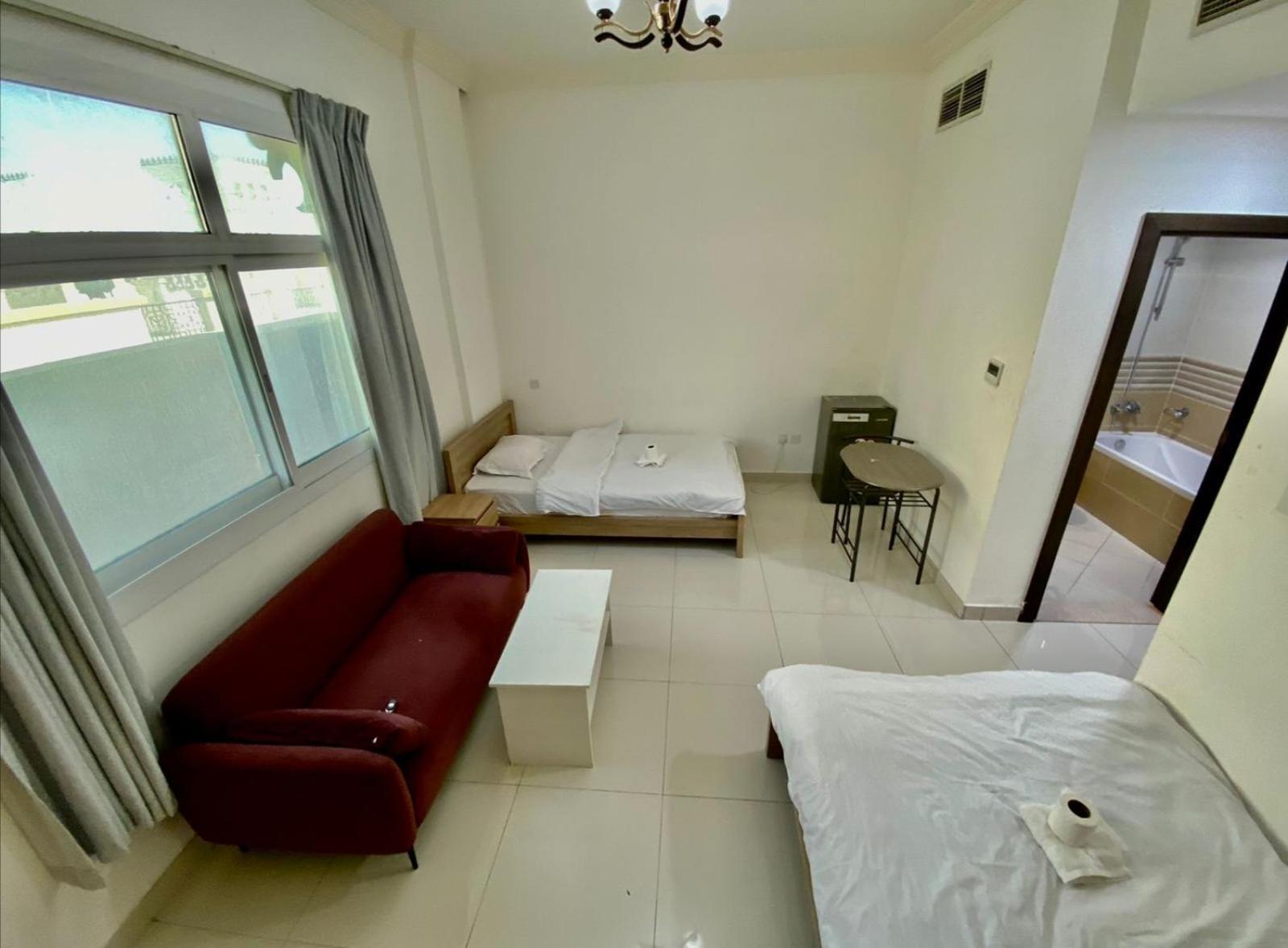 Cozy Rooms And Small Partitions For Men Guests In Dubaï Extérieur photo