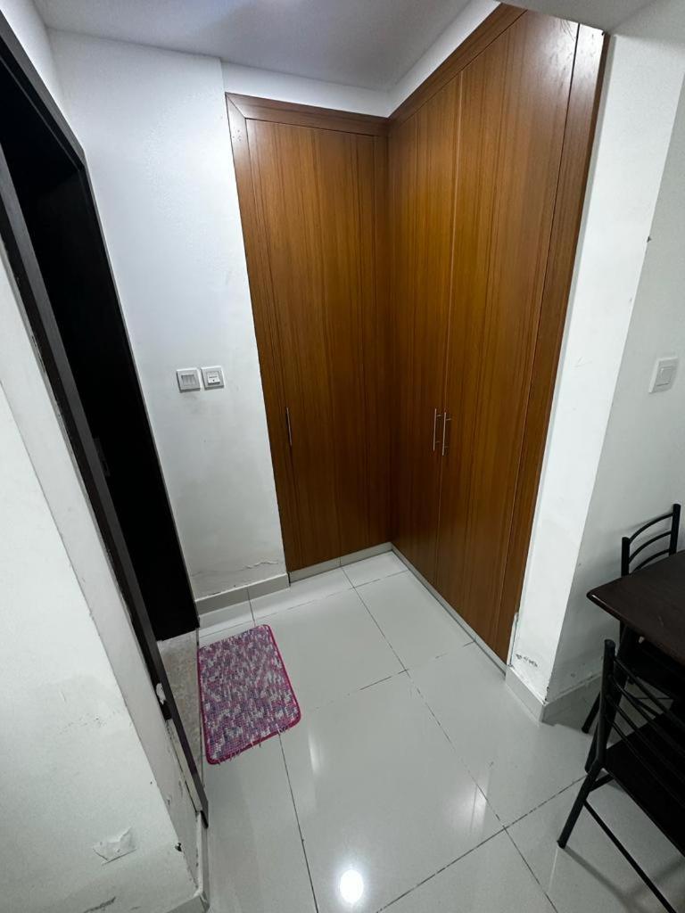 Cozy Rooms And Small Partitions For Men Guests In Dubaï Extérieur photo