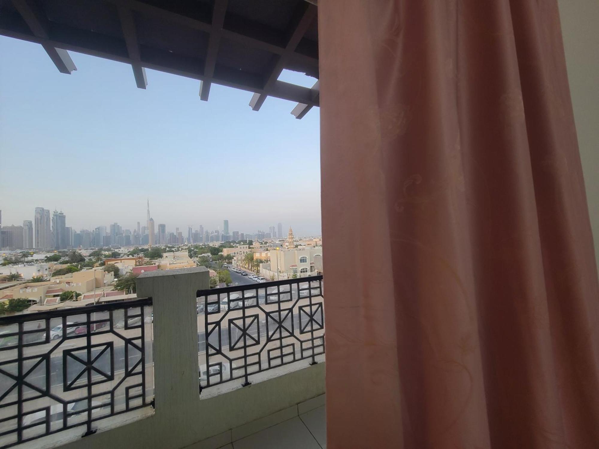 Cozy Rooms And Small Partitions For Men Guests In Dubaï Extérieur photo