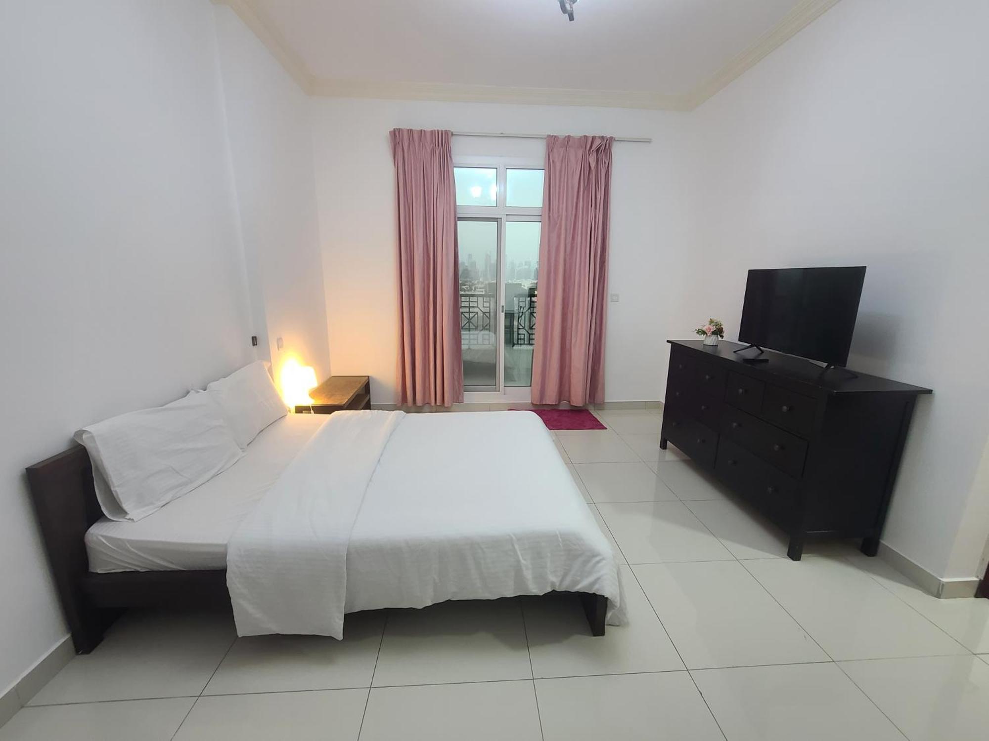 Cozy Rooms And Small Partitions For Men Guests In Dubaï Extérieur photo