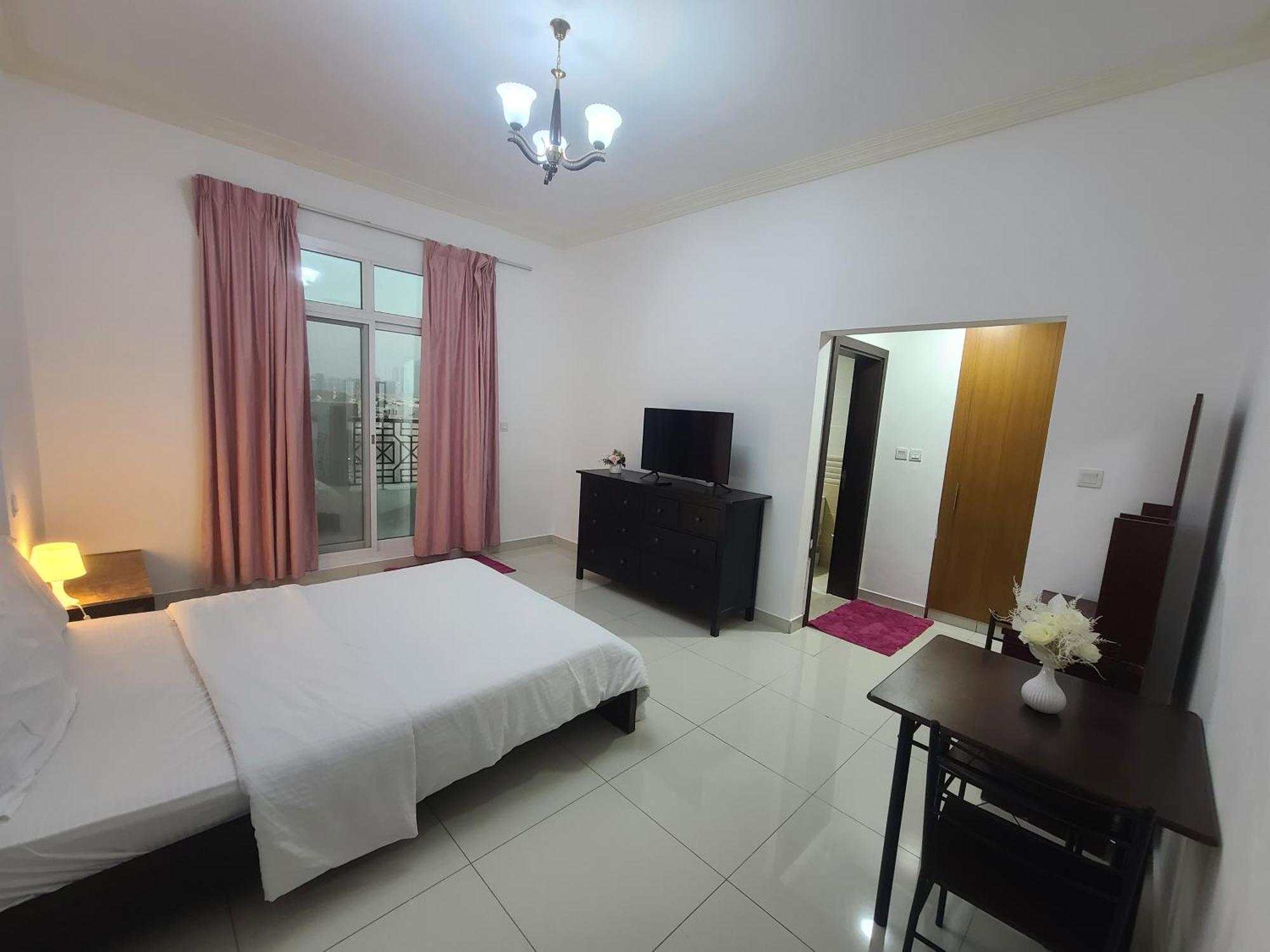 Cozy Rooms And Small Partitions For Men Guests In Dubaï Extérieur photo