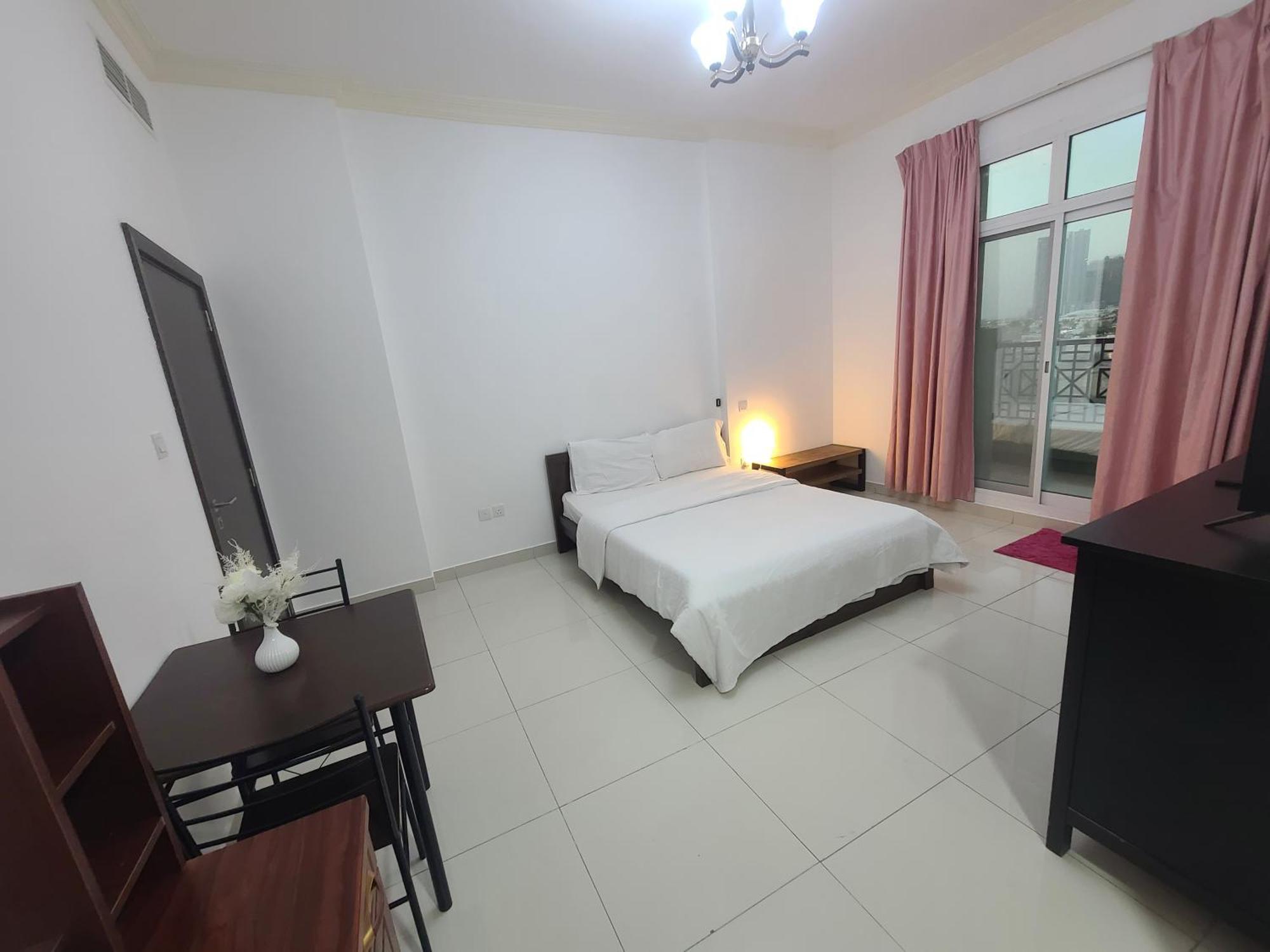 Cozy Rooms And Small Partitions For Men Guests In Dubaï Extérieur photo